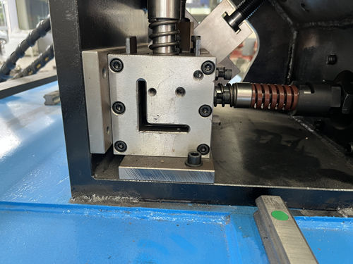 角鐵衝孔機